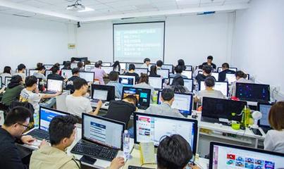 软件开发培训全解析 机构价格、课程选择与职业发展